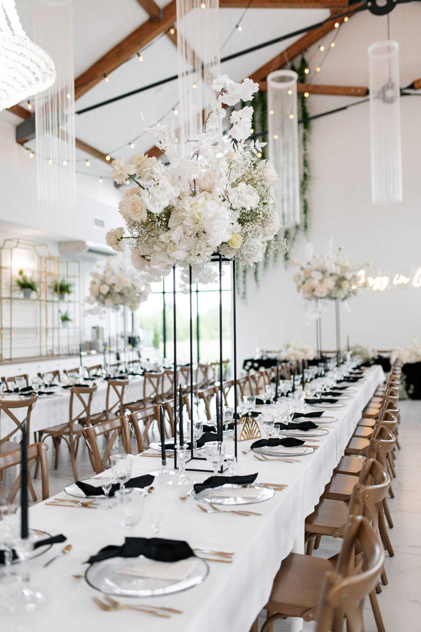 sala-weselna-w-bieli-elegancka